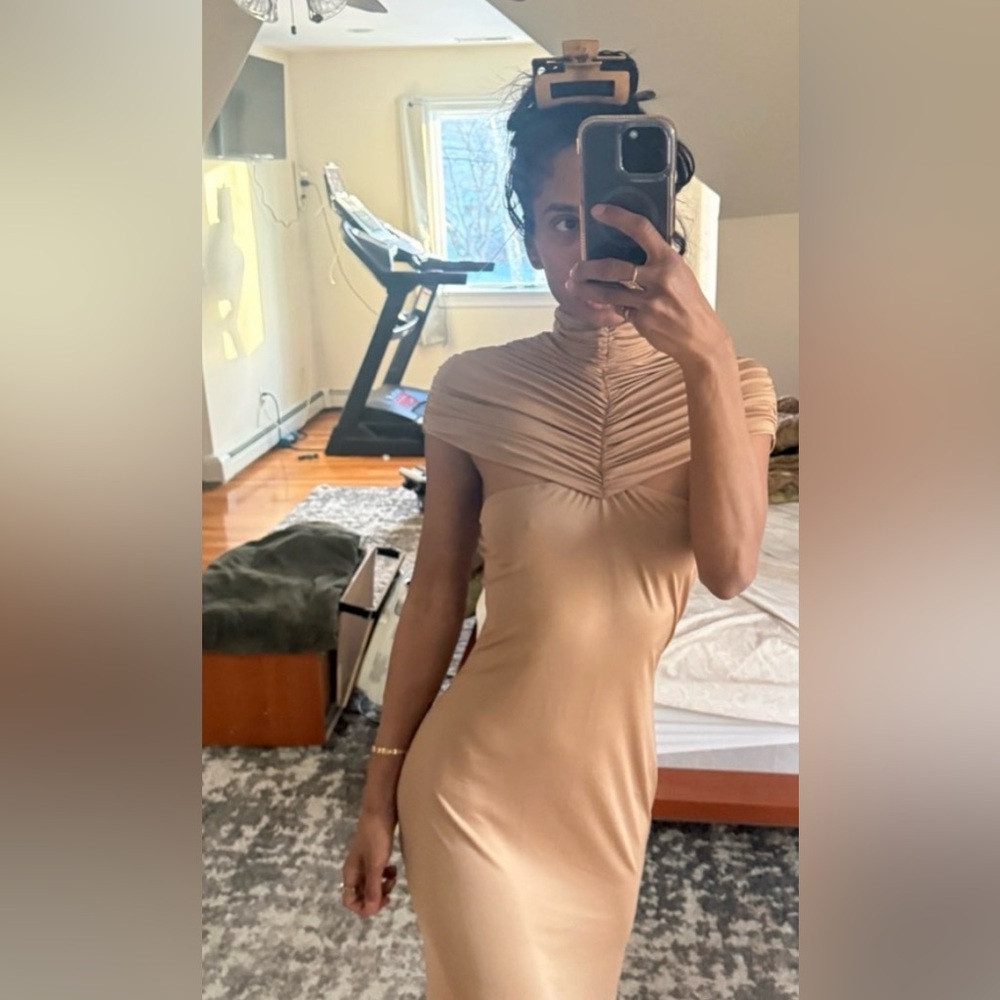 Nude sculpted maxi dress like helsa mugler - Picture 12 of 14